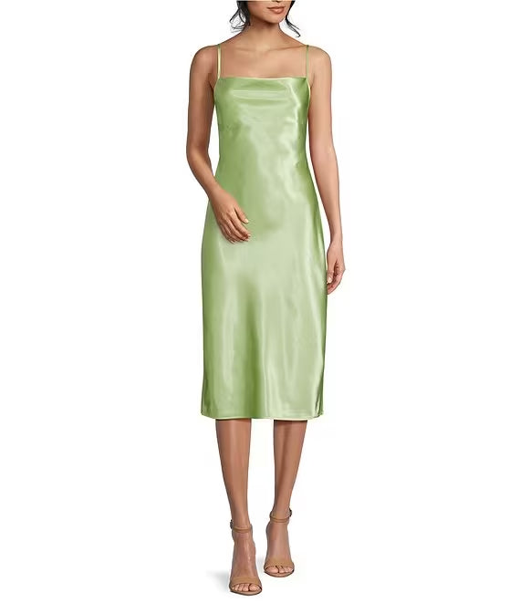 Vestido de fiesta sin mangas, cuello alto, largo medio y tirantes