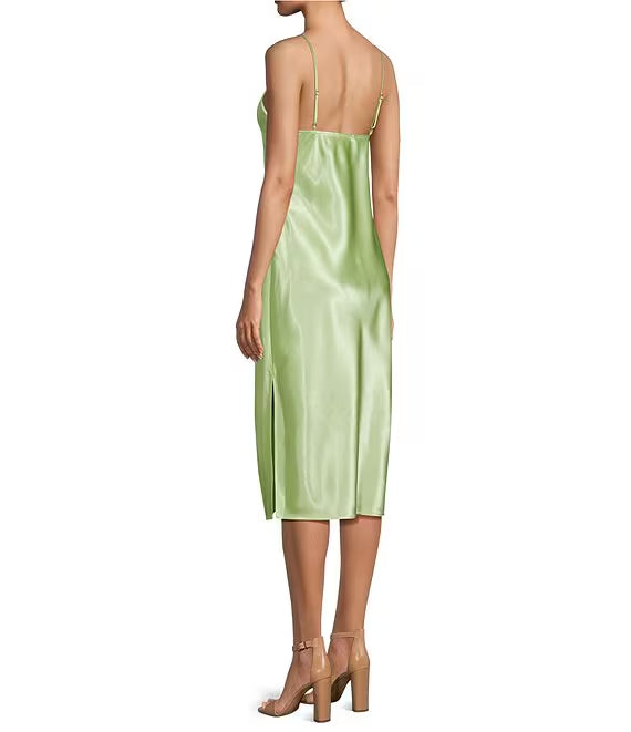 Vestido de fiesta sin mangas, cuello alto, largo medio y tirantes