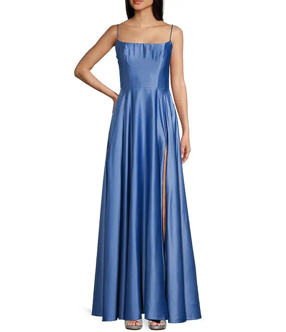 Tirantes finos, escote cuadrado, superficie de satén, abertura de satén, vestido de noche