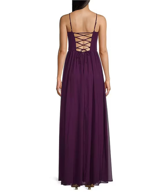 Vestido de fiesta largo de gasa con cuello redondo y bajo en rosa