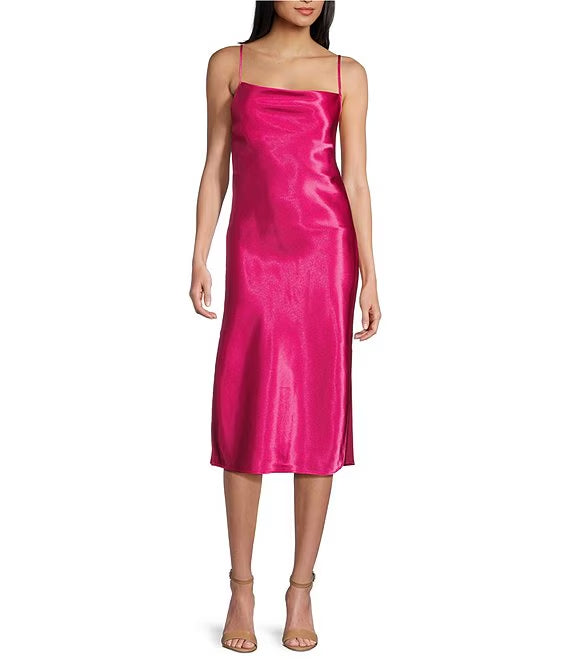 Vestido de fiesta sin mangas, cuello alto, largo medio y tirantes