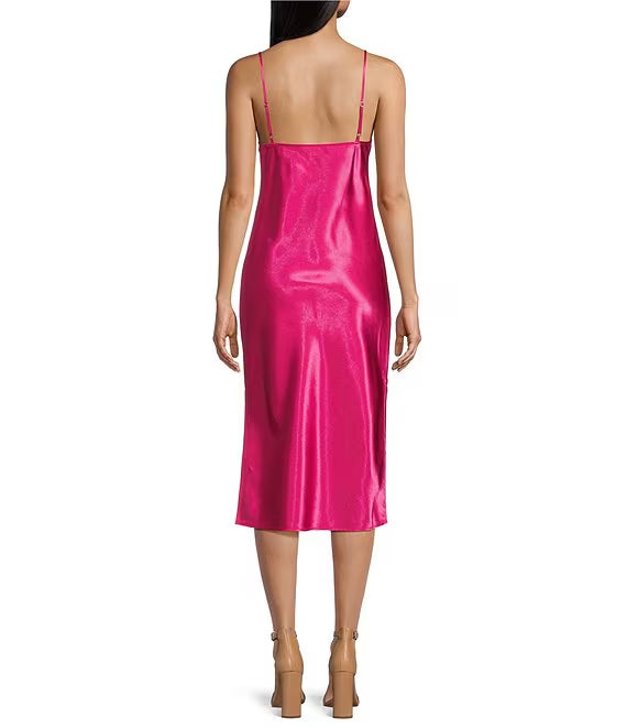 Vestido de fiesta sin mangas, cuello alto, largo medio y tirantes