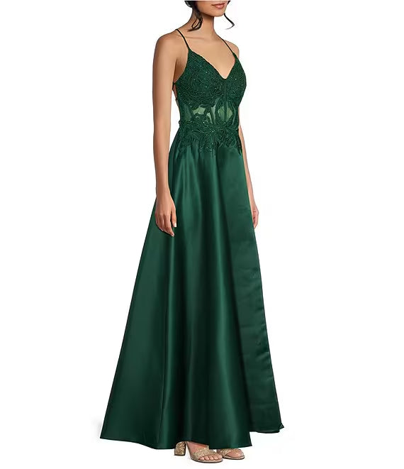 Vestido de fiesta largo de satén ajustado