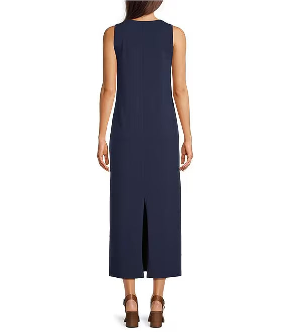 Vestido de noche de cuello redondo bajo, sin mangas, largo medio, pierna recta