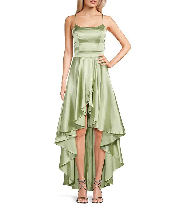 Vestido de fiesta de satén con escote cuadrado, tirantes finos y espalda ahuecada de corte alto y bajo