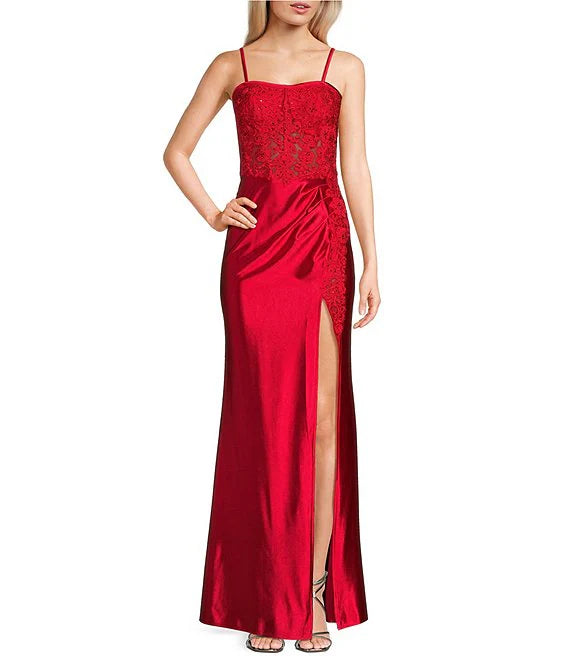 Vestido de noche largo con corsé ajustado de encaje ilusión, espalda con cordones y abertura delantera