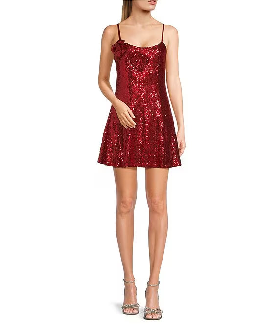 Vestido de fiesta mini de corte A con lentejuelas y rosas en el pecho