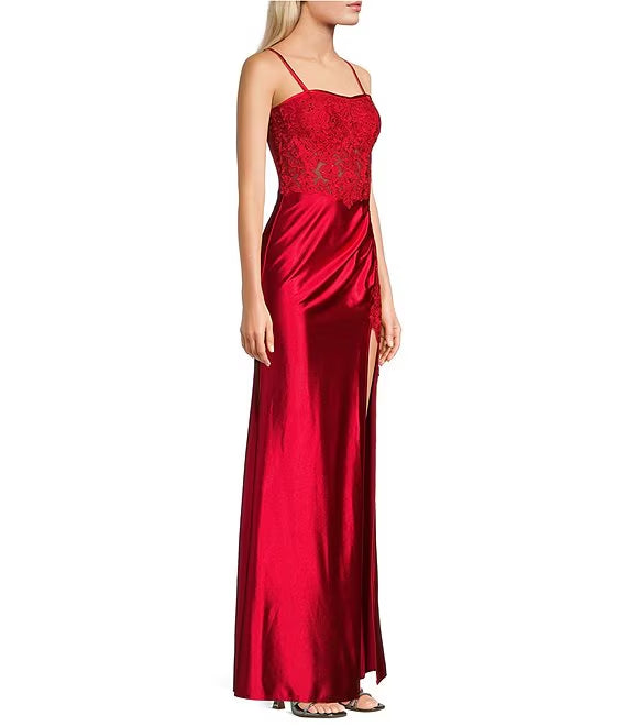 Vestido de noche largo con corsé ajustado de encaje ilusión, espalda con cordones y abertura delantera