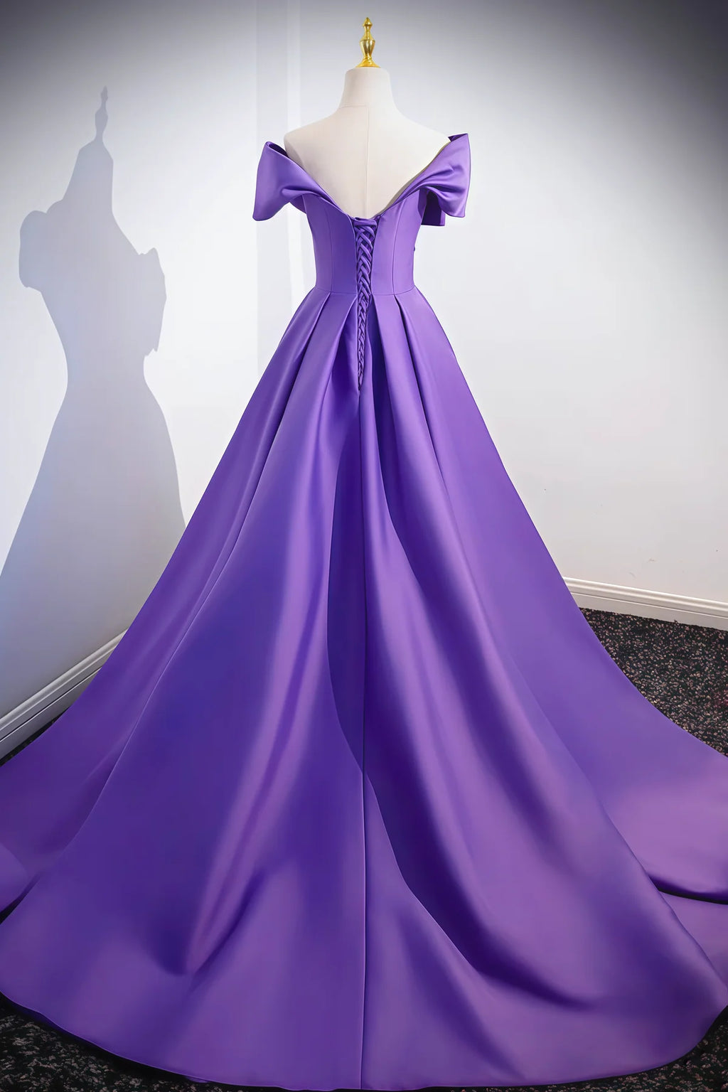 Chic Burgundy Satin Mermaid Deep V Halter Open Back Ruched Long Prom Dress（副本）