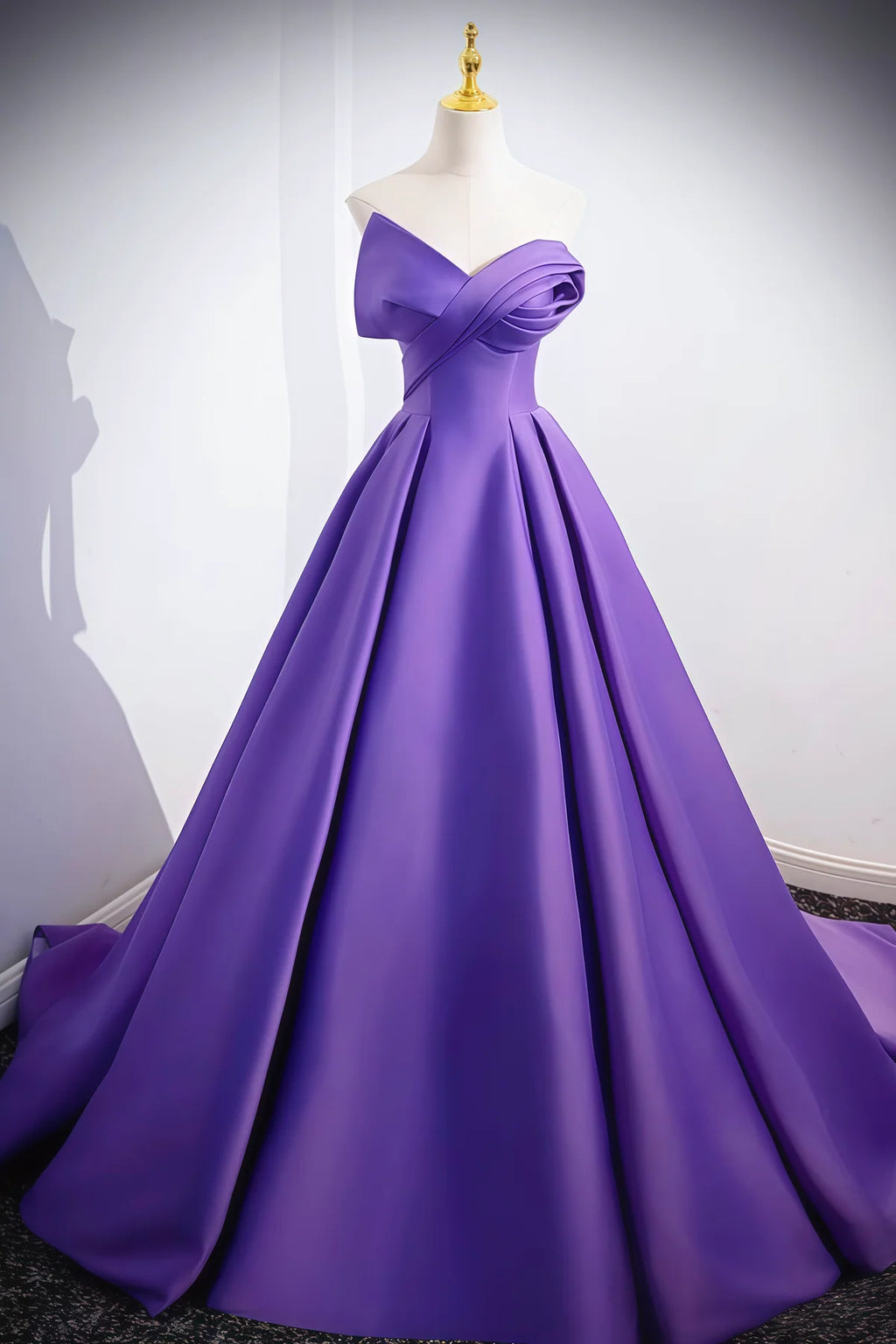 Chic Burgundy Satin Mermaid Deep V Halter Open Back Ruched Long Prom Dress（副本）