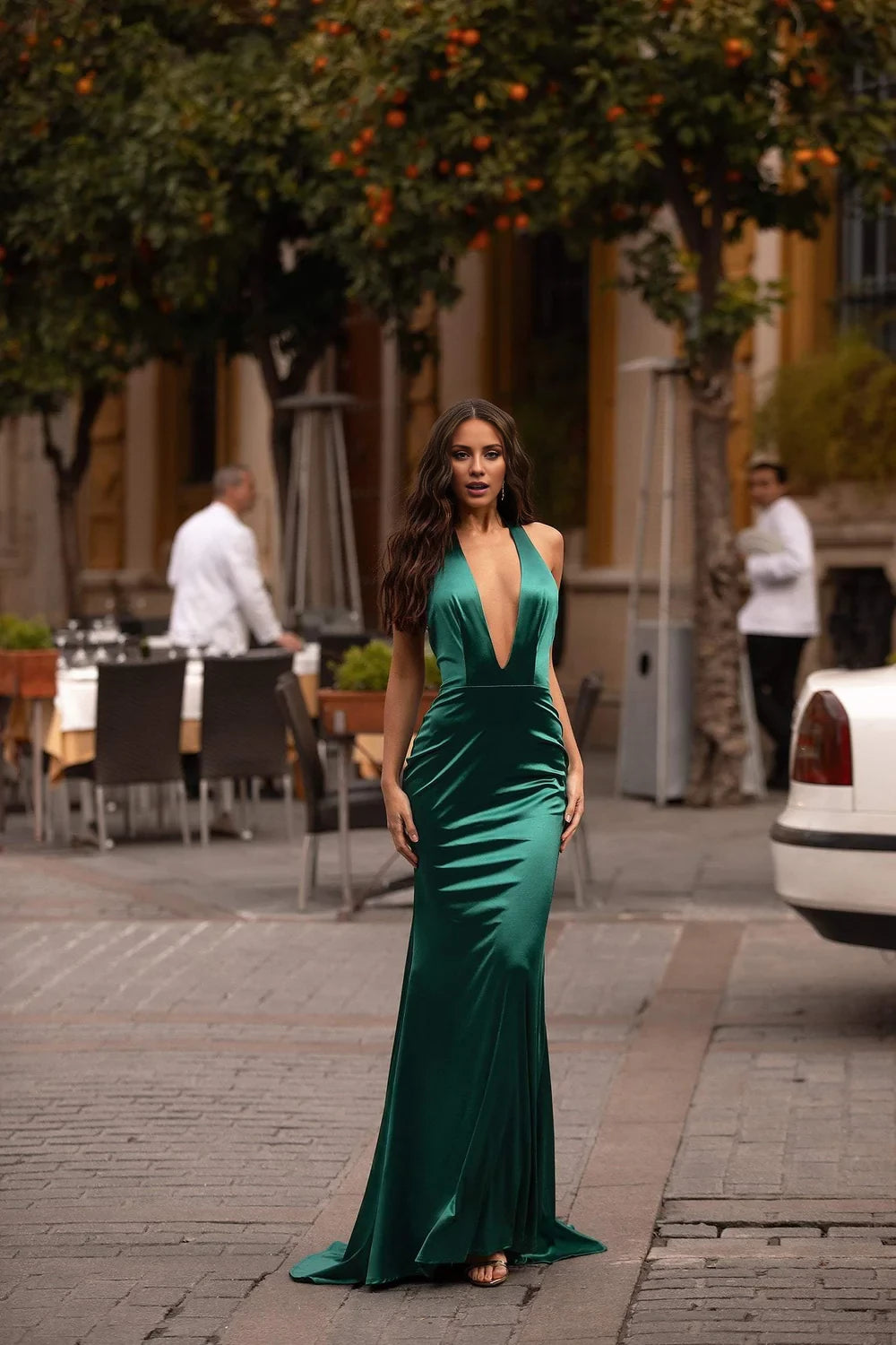 Vestido de noche largo hasta el suelo, con escote en V profundo, hombros descubiertos, sin mangas y espalda descubierta, corte sirena 