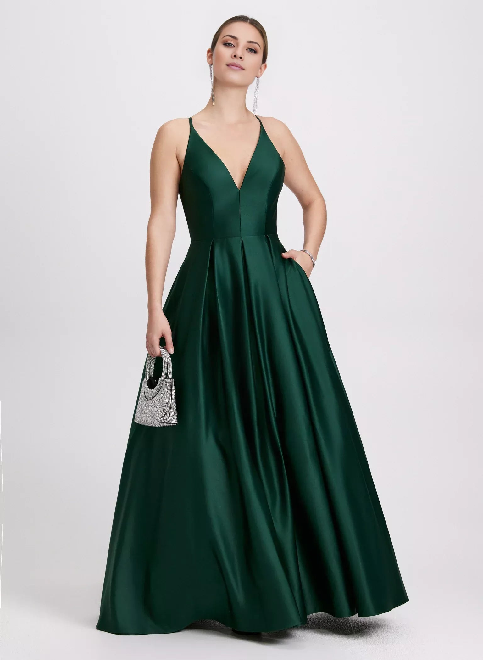 Deep V-neck sleeveless thin shoulder strap backless and floor length evening dress