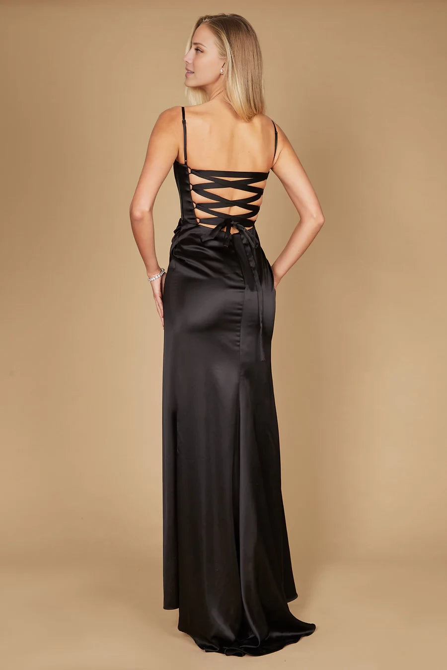Vestido de fiesta largo hasta el suelo con escote en V profundo, tirantes finos en la espalda, abertura lateral 