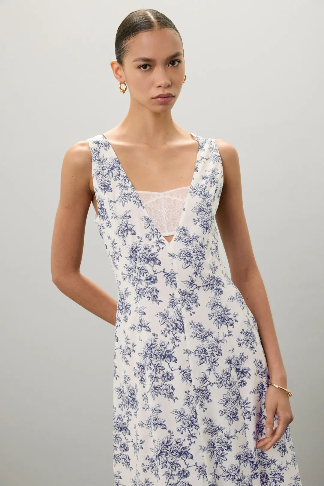 Elegant Blue Floral A-Line V-Neck Sleeveless Lace-Insert Maxi Prom Dresses