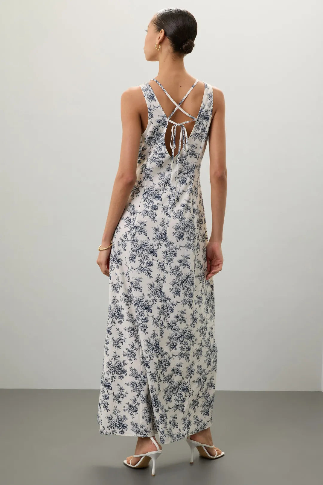 Elegant Blue Floral A-Line V-Neck Sleeveless Lace-Insert Maxi Prom Dresses