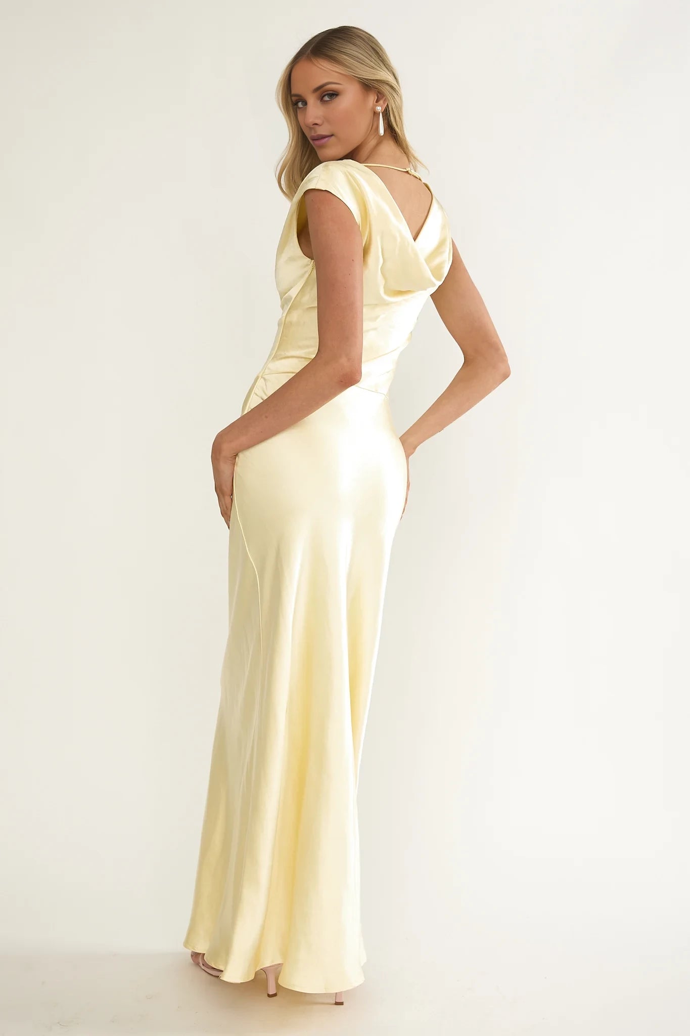 Elegant Light Yellow Asymmetric Neckline Sleeveless Backless Knot-Detail Satin Floor-Length Prom Dress