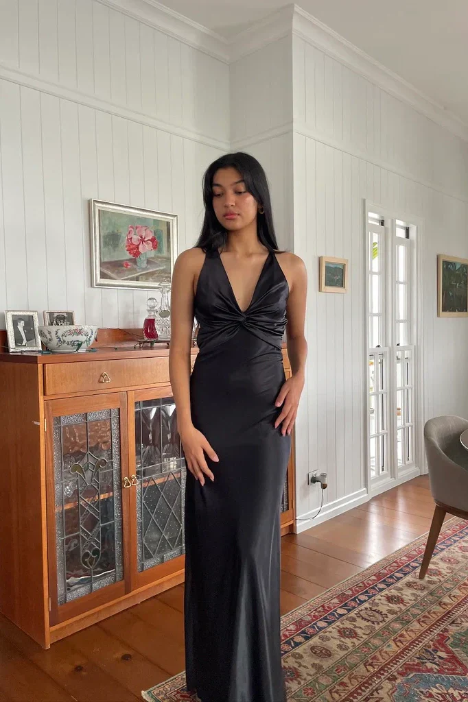 Elegant Mermaid Halter V-Neck Tie Back Floor-Length Satin Evening Dress