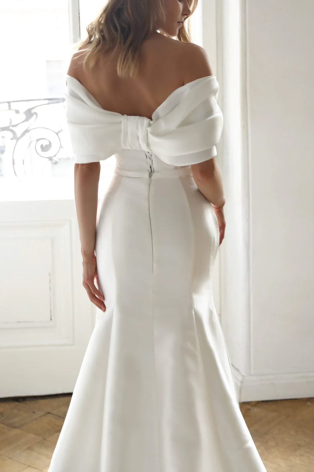 Elegant Mermaid Off-Shoulder Neck Sleeveless Satin Lace Up Floor-Length Winter Wedding Dress