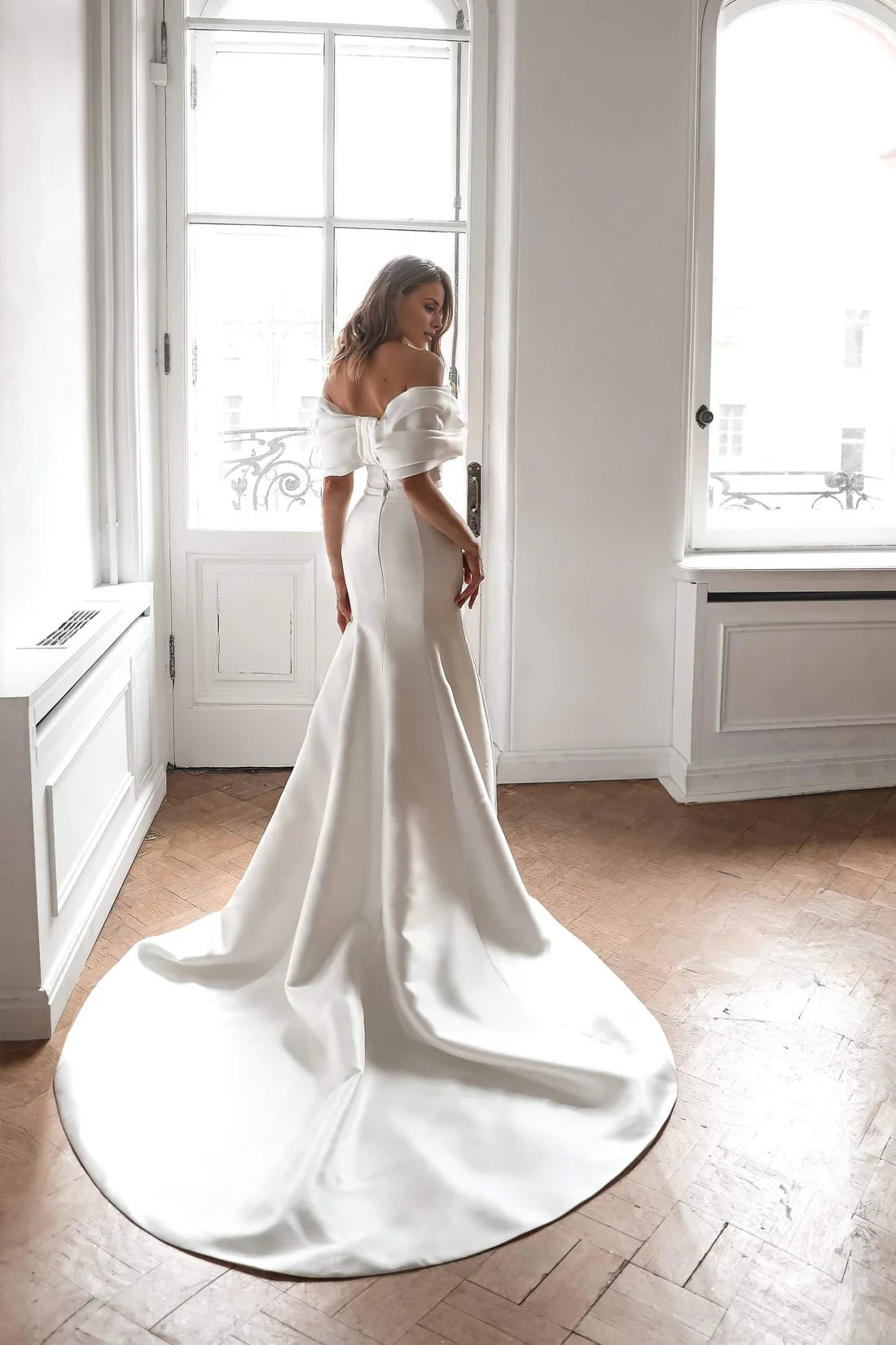 Elegant Mermaid Off-Shoulder Neck Sleeveless Satin Lace Up Floor-Length Winter Wedding Dress