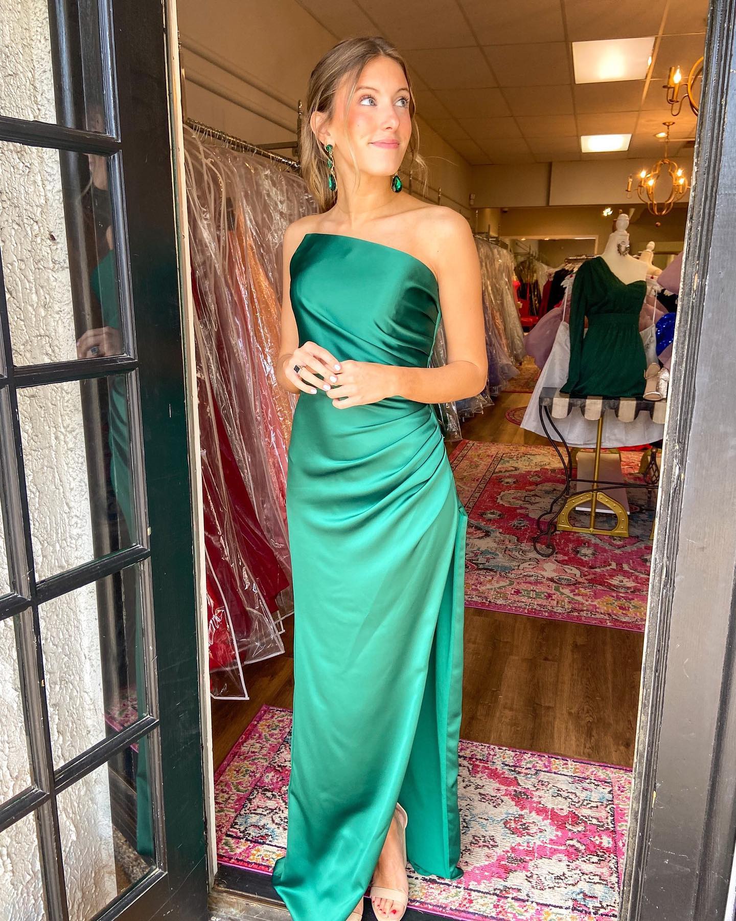 Elegant Mermaid Strapless Zipper-Back Floor-Length Satin Evening Dress