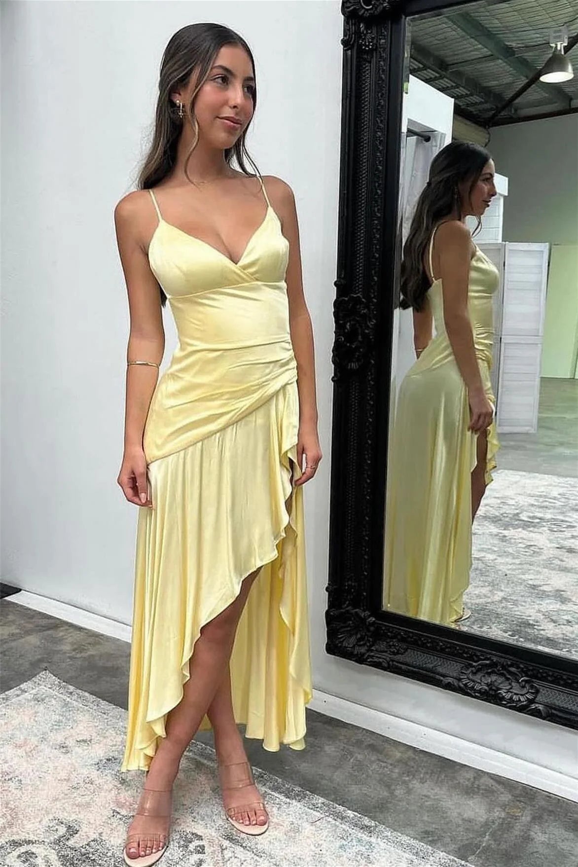 Elegant Prom Dress with V-Neckline, Ruched Waist and Asymmetrical Satin Skirt