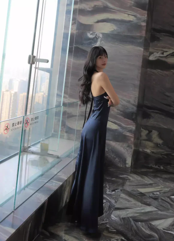 Elegant Satin Evening Dress Halter Deep V-Neck Sleeveless Bow Detail Floor-Length