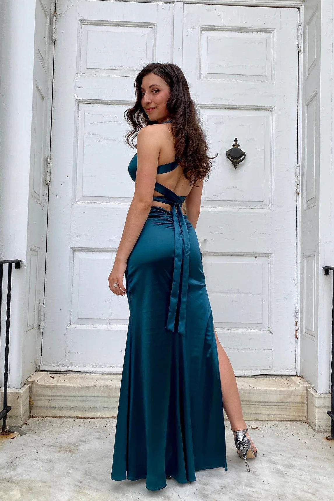 Elegant Satin Mermaid Halter-Neck Lace-Up Floor Length Evening Dress