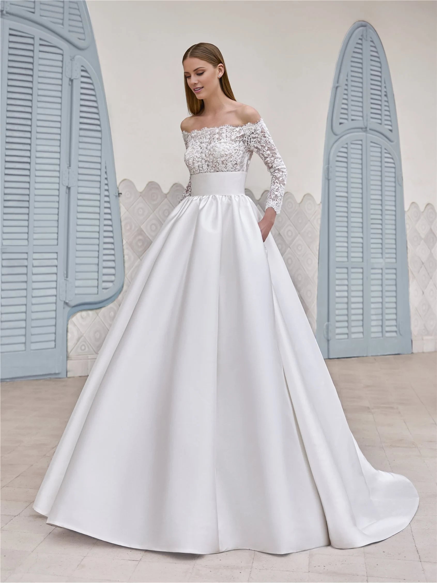 Elegant White Off-Shoulder Neck Lace Long Sleeve Ball Gown Winter Wedding Dress