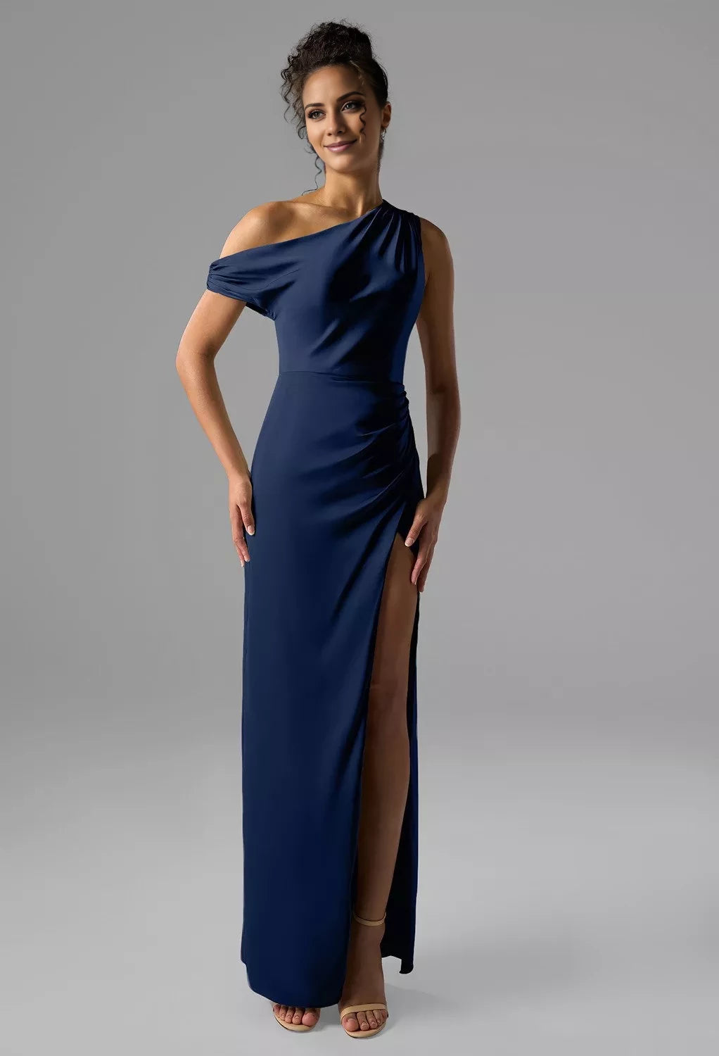 Vestidos de dama de honor de moda con escote de un solo hombro, sin mangas, abertura lateral en la espalda, cremallera y largo hasta el suelo