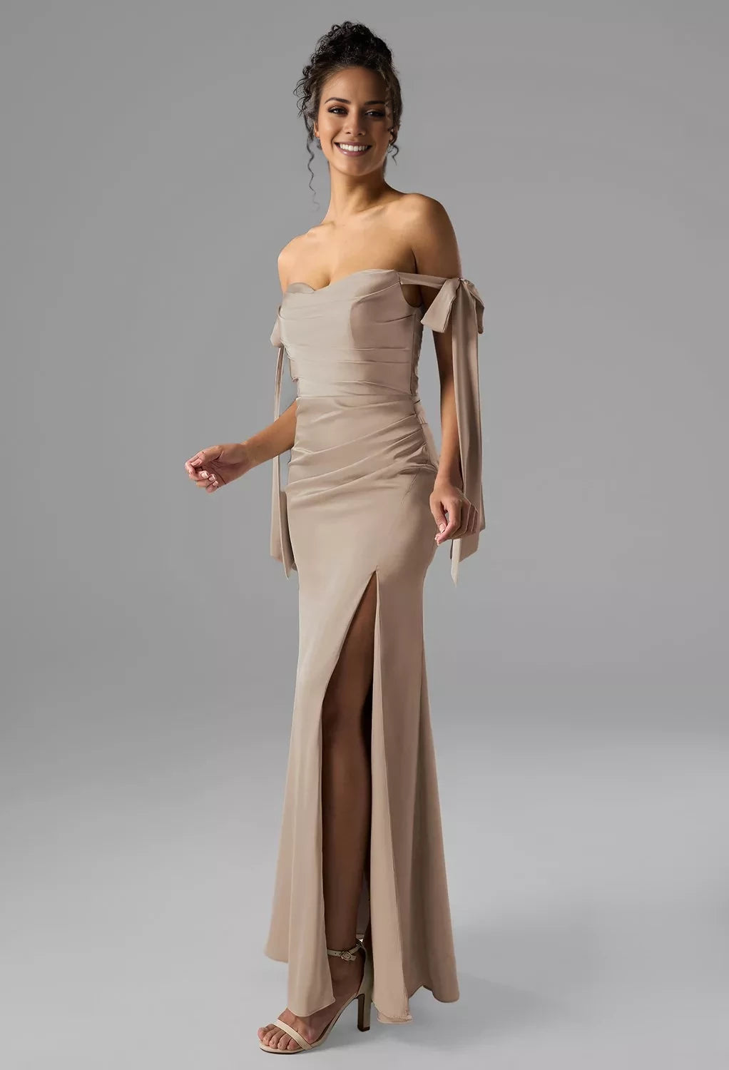 Vestidos de dama de honor de moda con escote corazón, sirena, sin mangas, abertura lateral y largo hasta el suelo