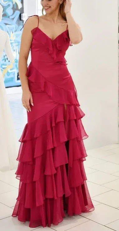 Flirty Mermaid V-Neck Spaghetti Straps Closed Back Floor Length Evening Dresses
