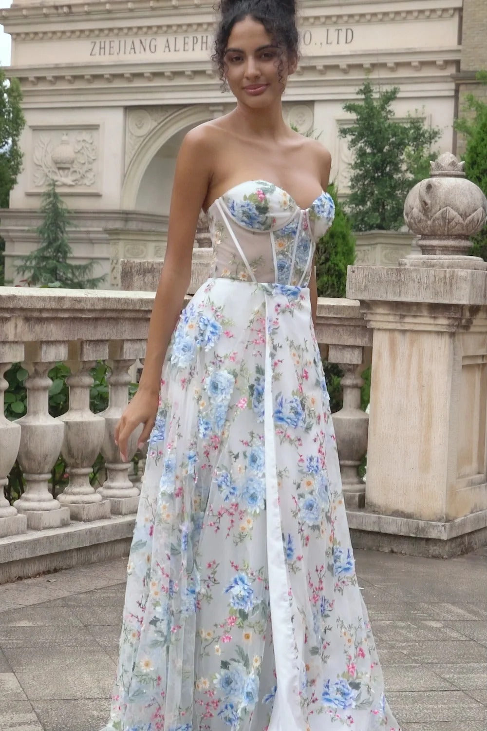 Floral Embroidered Strapless Tulle Gown – Sweetheart Corset Formal Dress with Train