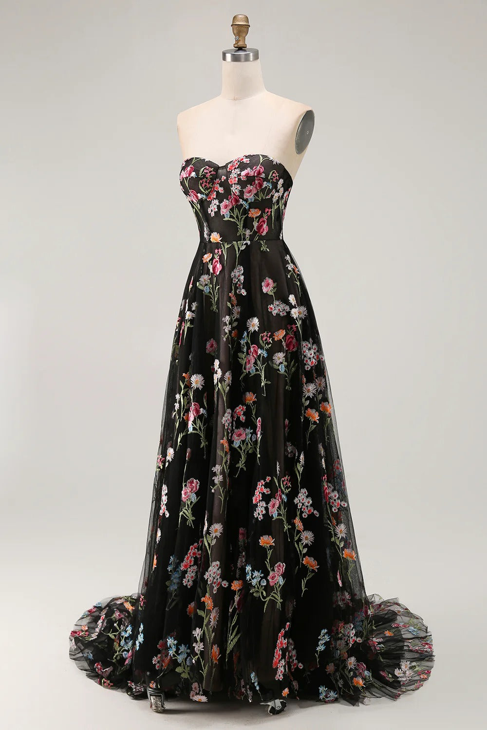 Floral Embroidered Strapless Tulle Gown – Sweetheart Neckline Formal Dress with Train