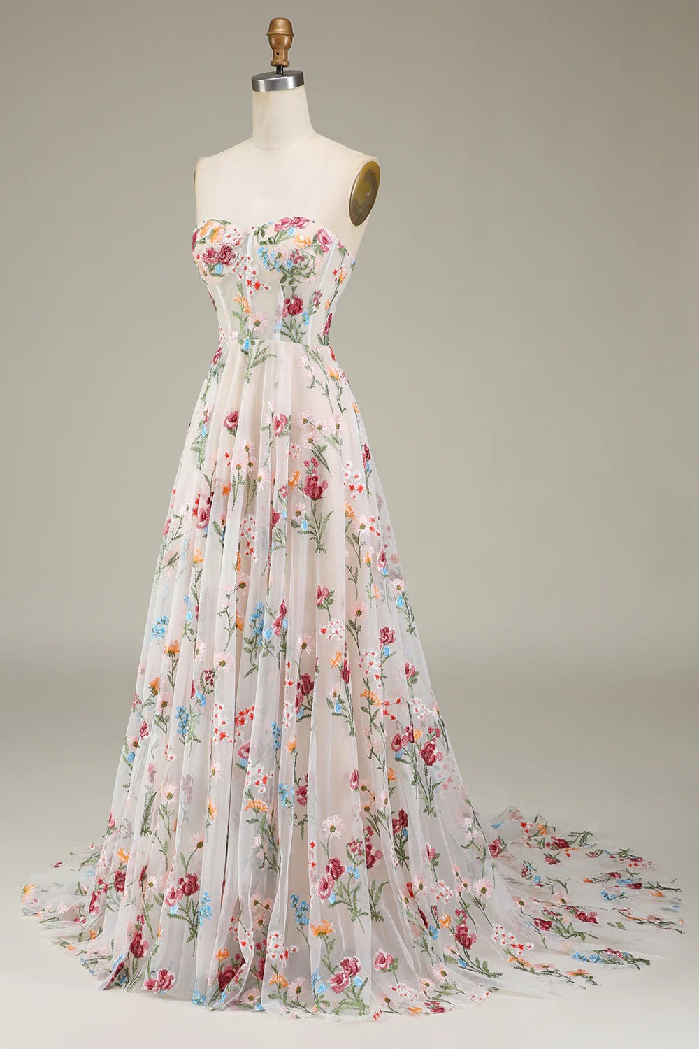 Floral Embroidered Strapless Tulle Gown – Sweetheart Neckline Formal Dress with Train
