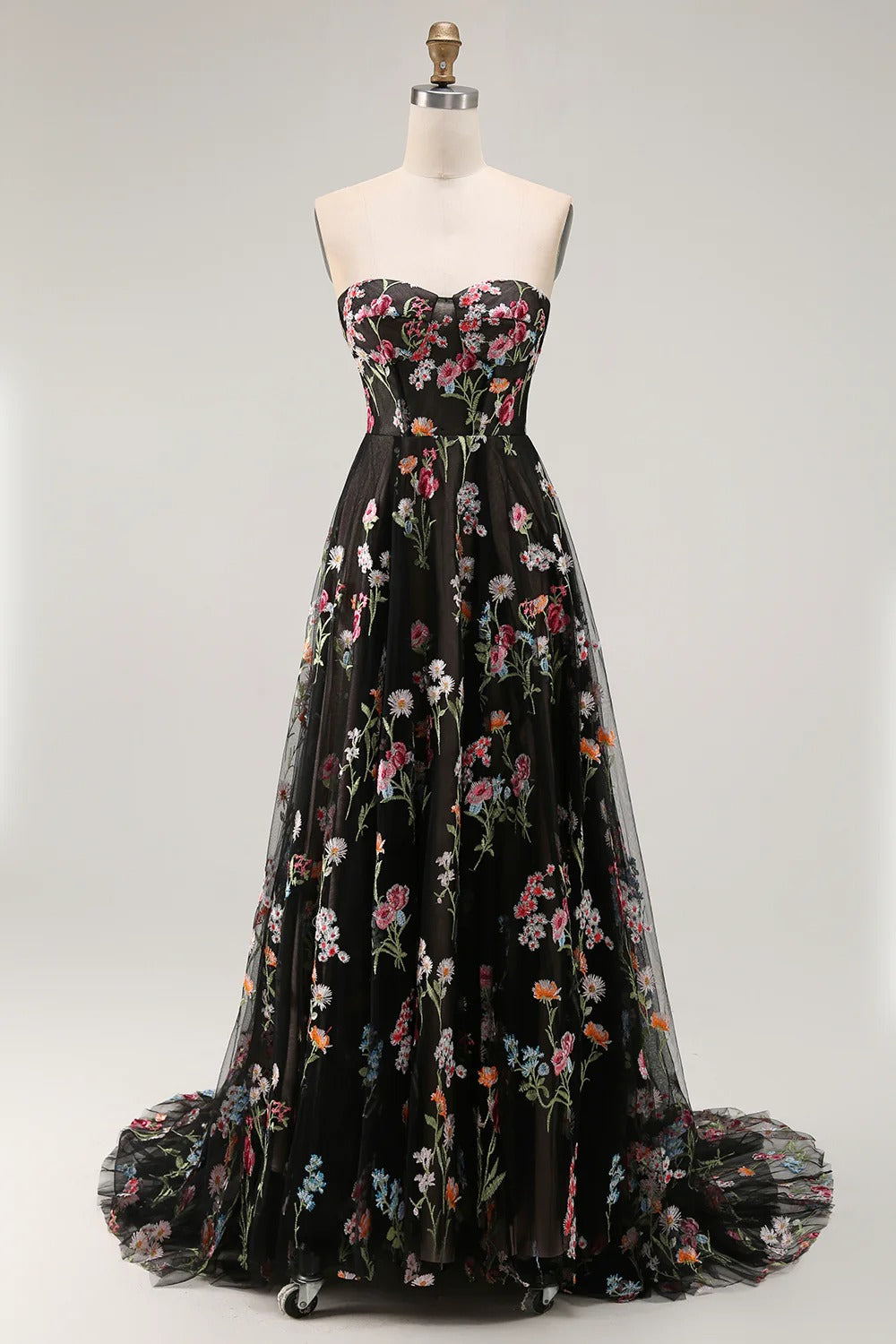 Floral Embroidered Strapless Tulle Gown – Sweetheart Neckline Formal Dress with Train