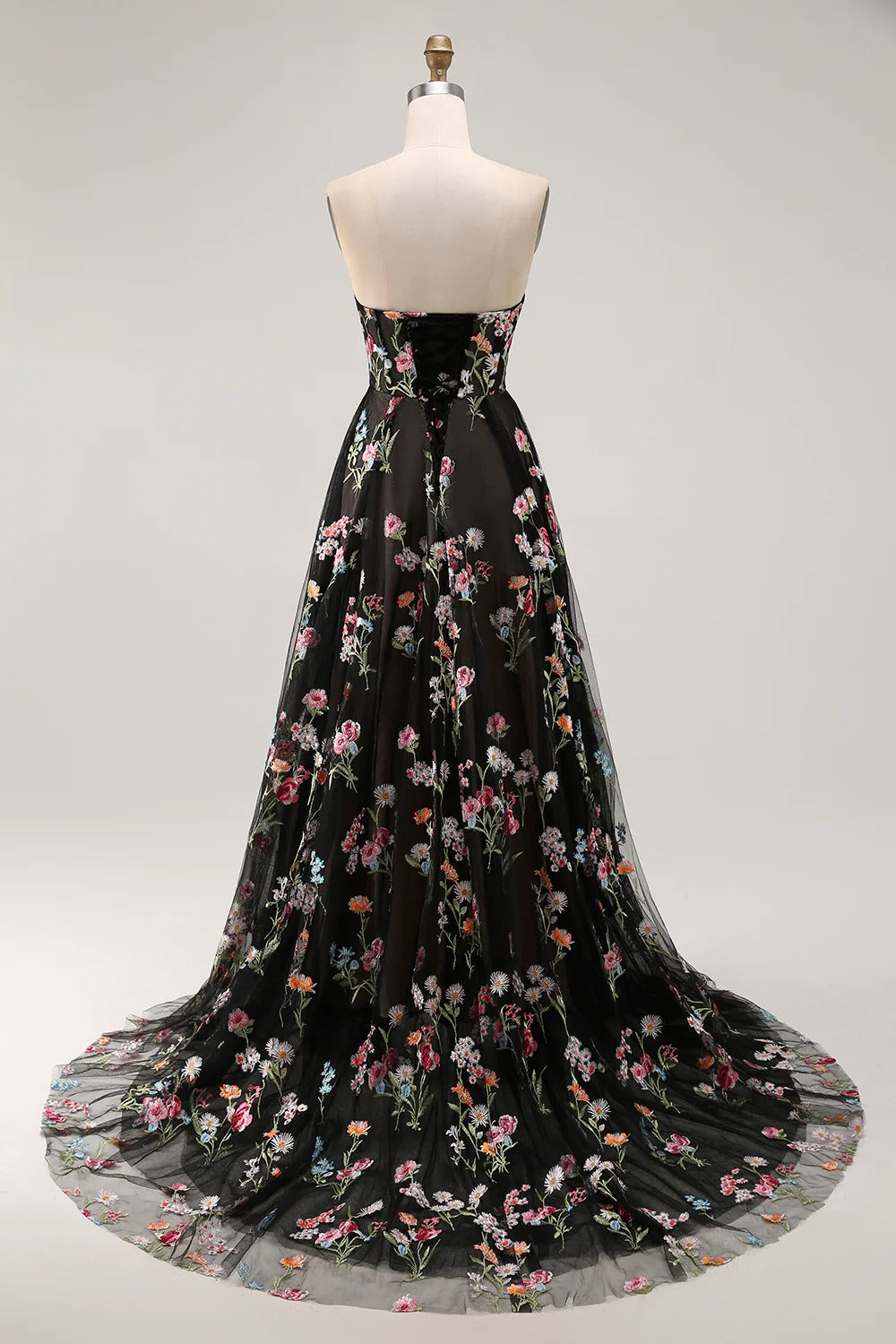 Floral Embroidered Strapless Tulle Gown – Sweetheart Neckline Formal Dress with Train