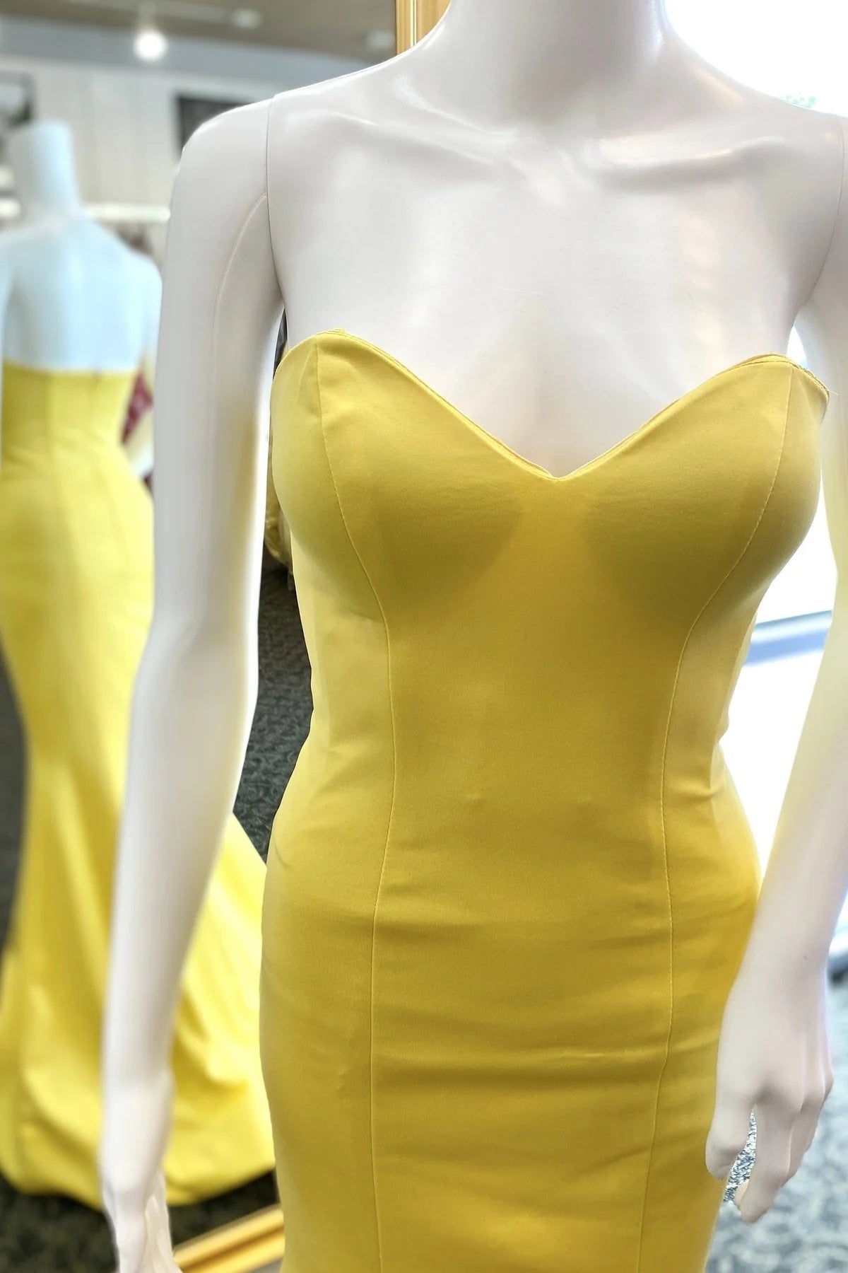 Yellow Stretch Satin Mermaid Floor-Length Dress with Sweetheart Neckline