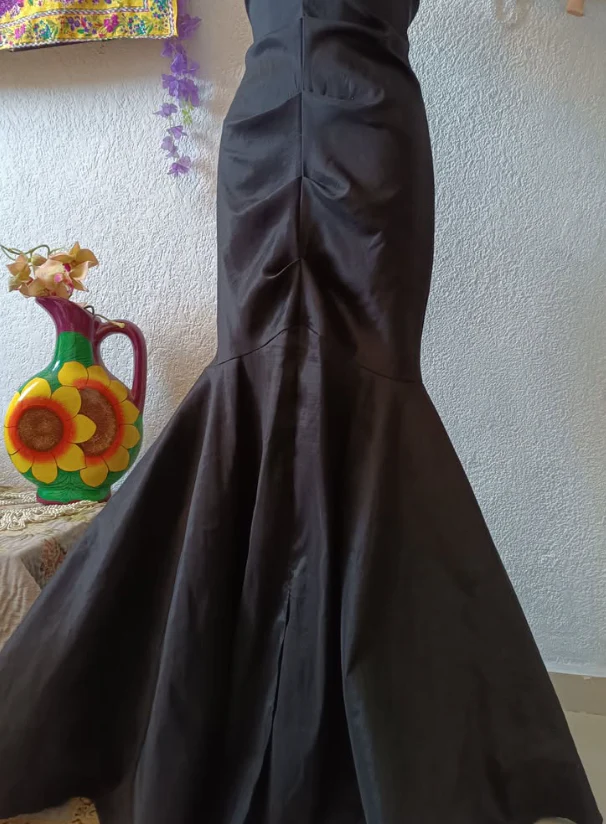 Form-fitting mermaid off-the-shoulder sweetheart sleeveless ruched floor-length evening dress