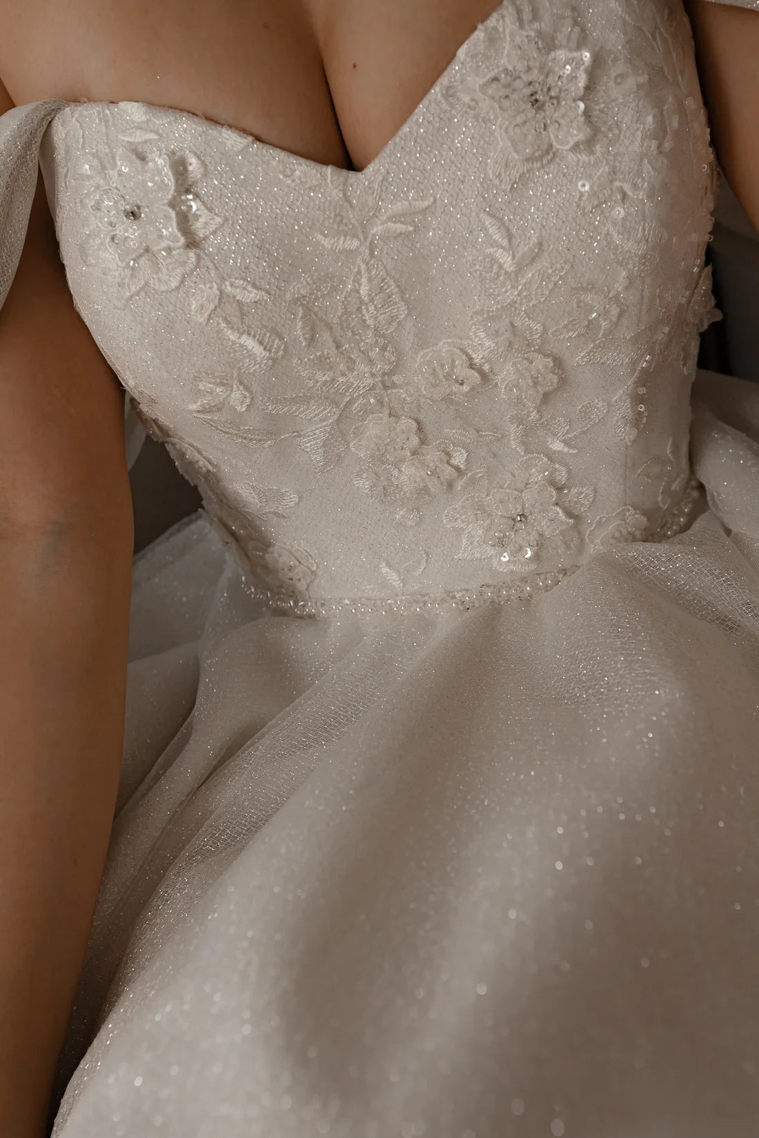 Elegant Ivory Off-the-Shoulder Sweetheart A-Line Tulle Floor-Length Gown