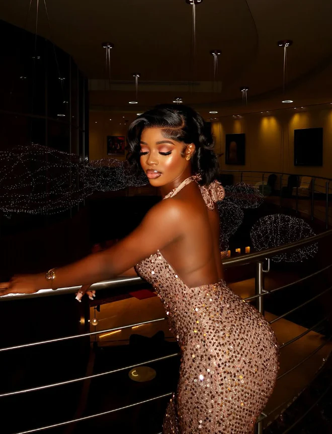 Glamorous Mermaid Halter V-Neck Open Back Floor-Length Sequin Evening Dress