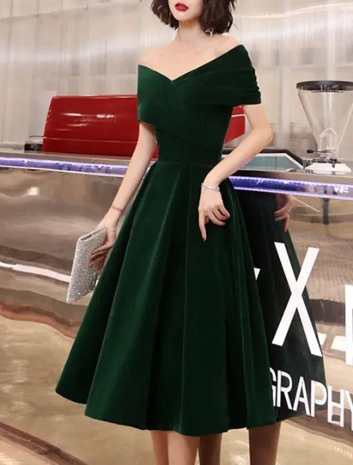 Green A-Line Velvet Cross-Pleated Off Shoulder Short Sleeve Elegant Homecoming Midi Dress