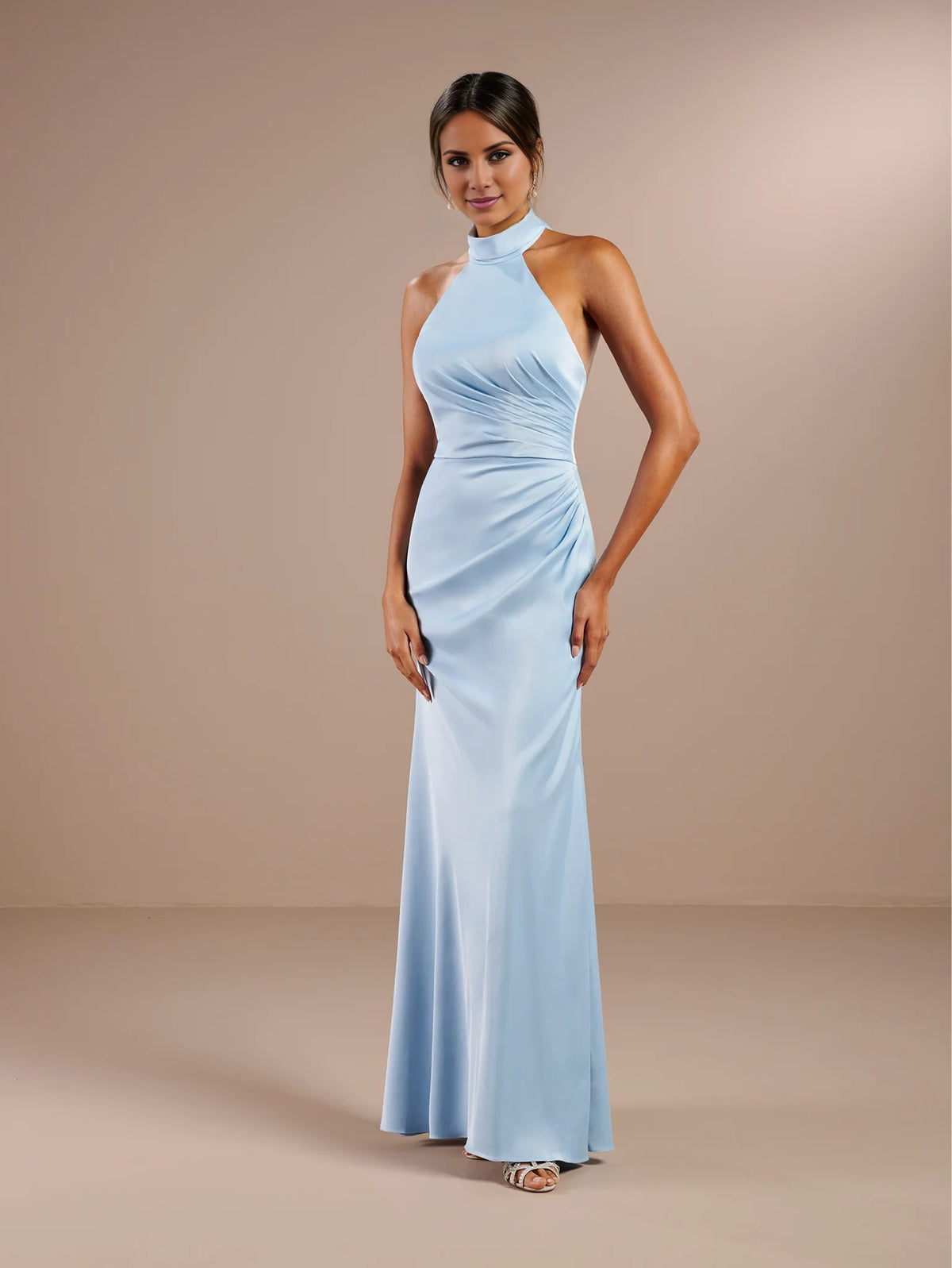 Vestido de noche largo hasta el suelo, sin mangas, con hombros descubiertos y cuello colgante 