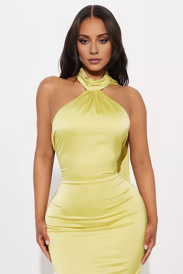 Vestido de noche largo hasta el suelo, sin mangas, sin tirantes, con cuello colgante y espalda descubierta