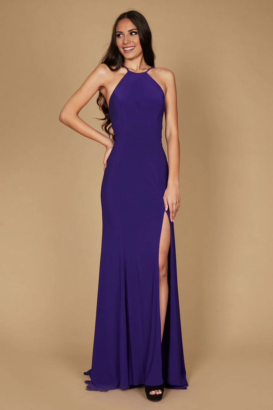 Vestido de fiesta largo hasta el suelo, sin mangas, con cuello colgante, hombros descubiertos, espalda descubierta, abertura lateral 