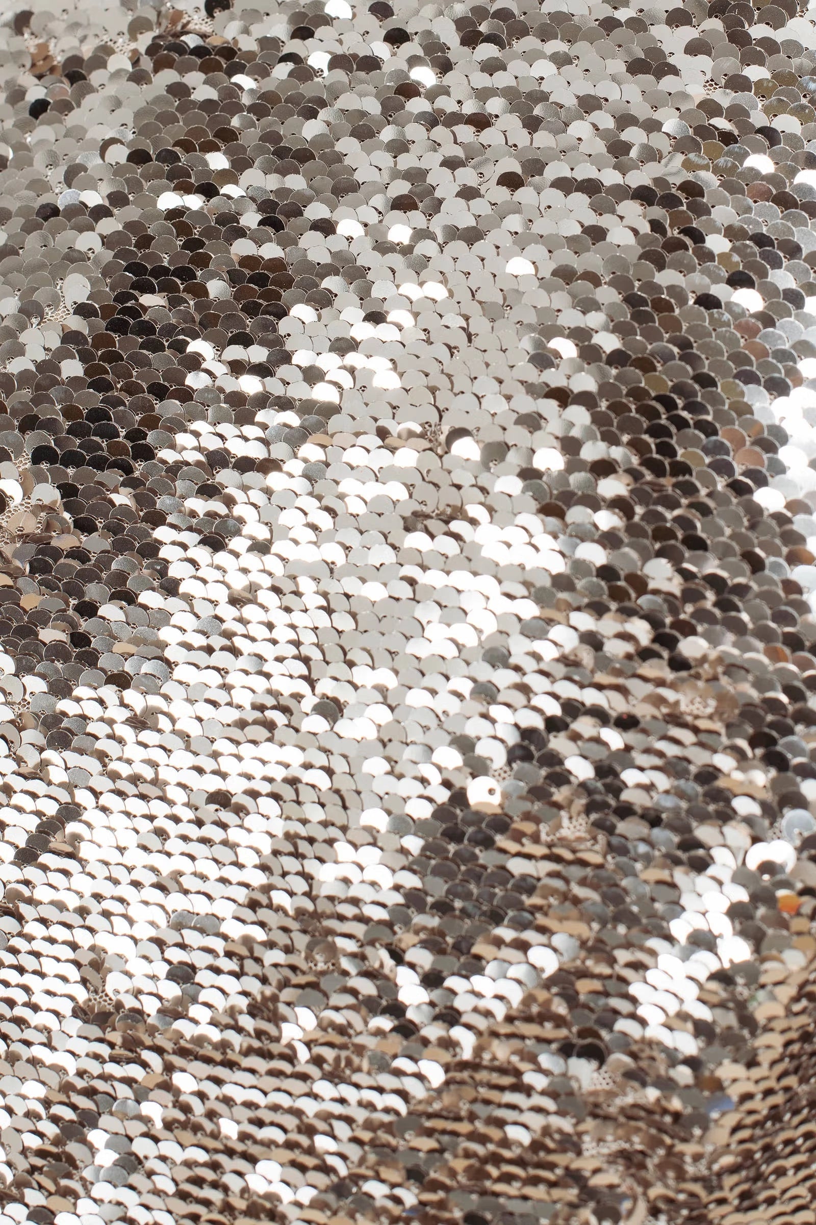 Vestido corto de fiesta con cuello colgante, sin mangas, hombros descubiertos, lentejuelas y espalda descubierta 