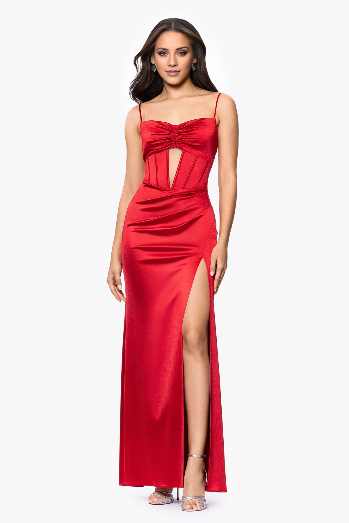 Vestido de fiesta sin mangas con escote en forma de corazón, tirantes finos, abertura lateral y largo hasta el suelo 
