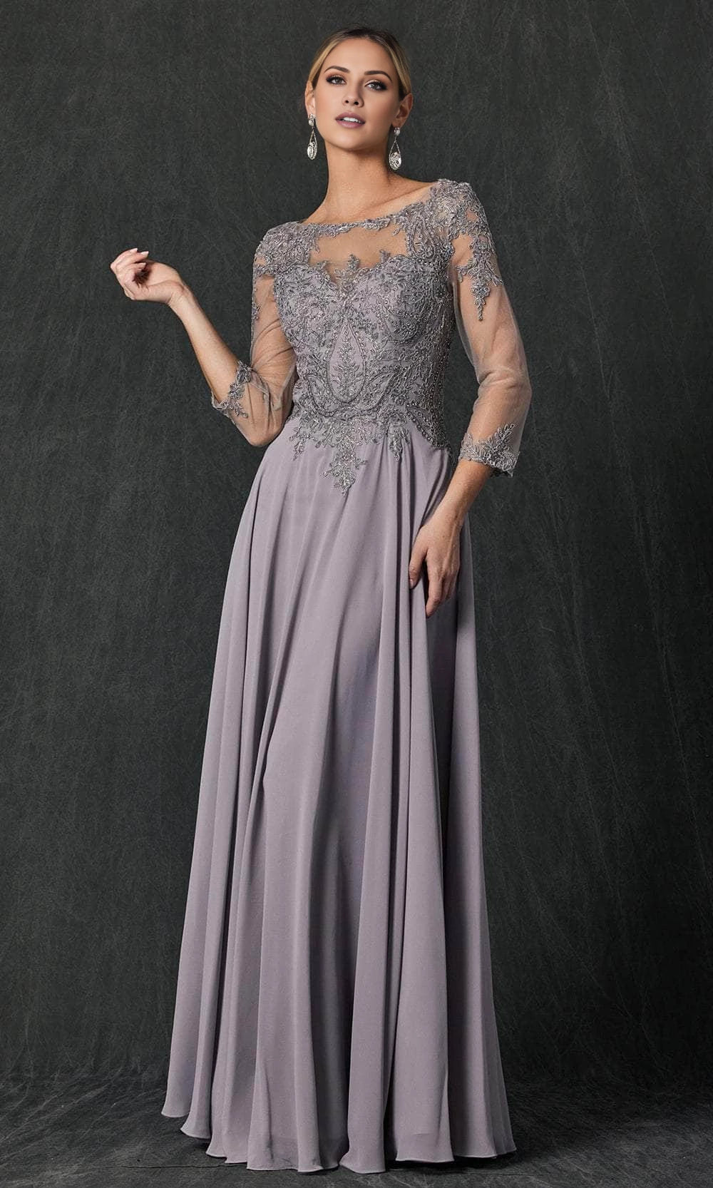 Vestido para madre de la novia con cuello ilusión, manga larga, encaje y largo hasta el suelo 