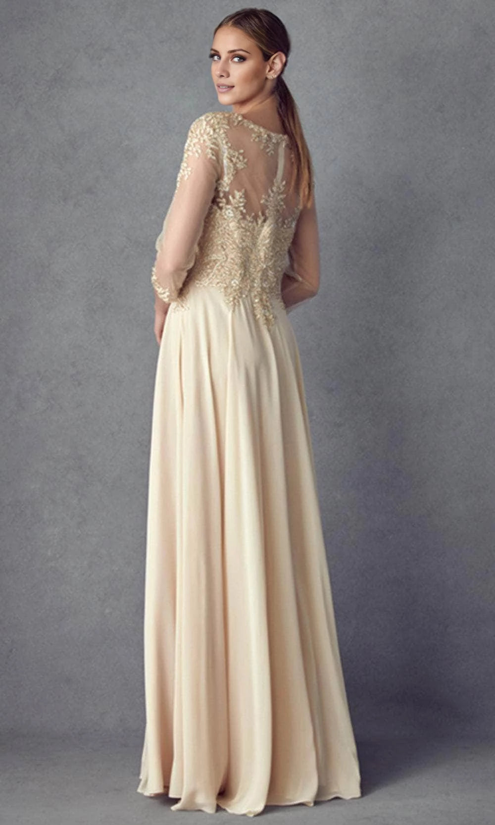 Vestido para madre de la novia con cuello ilusión, manga larga, encaje y largo hasta el suelo 