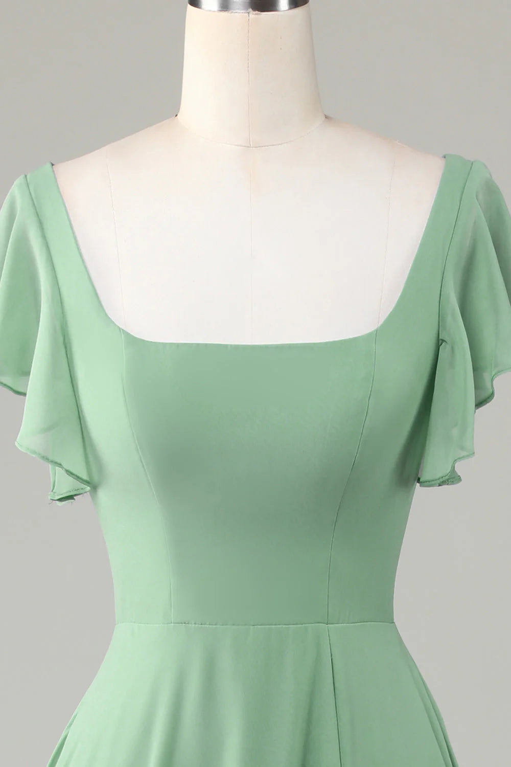 Vestido de dama de honor matcha con cuello cuadrado y borde de loto