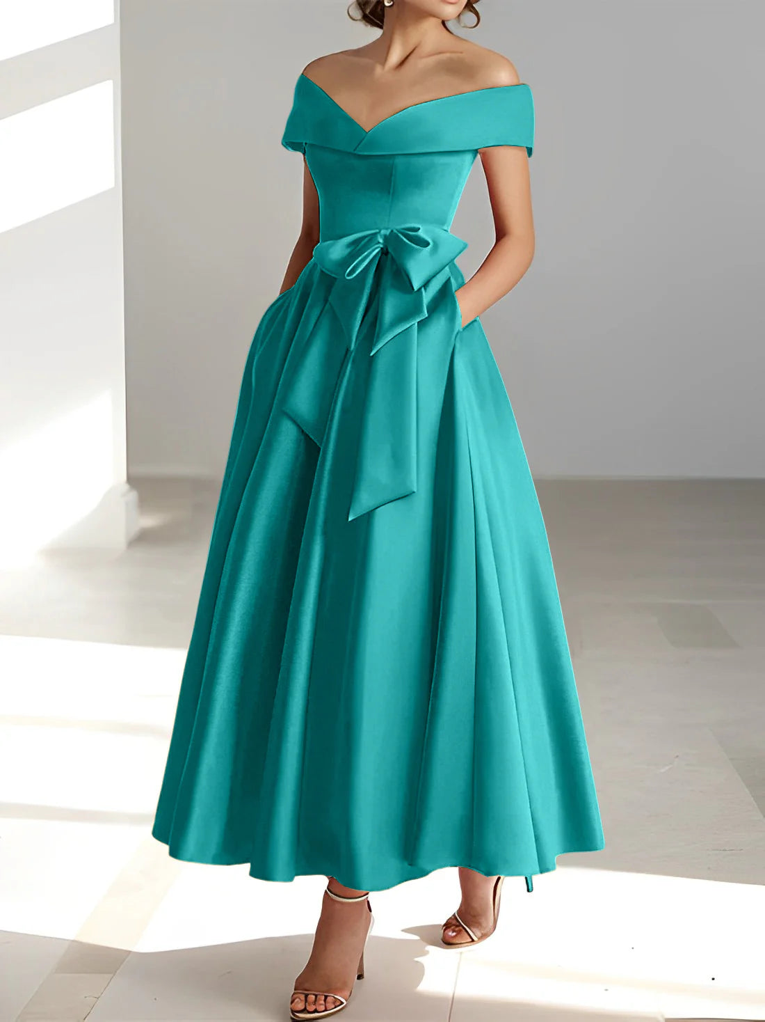 Abiti da sposa a trapezio/principessa con spalle scoperte e tasche